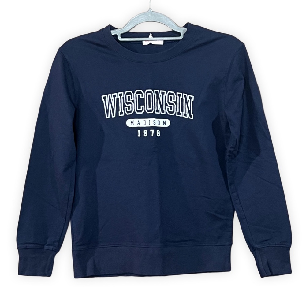 Romwe sweatshirt, women’s small, navy blue says “Wisconsin”. Lightweight.
